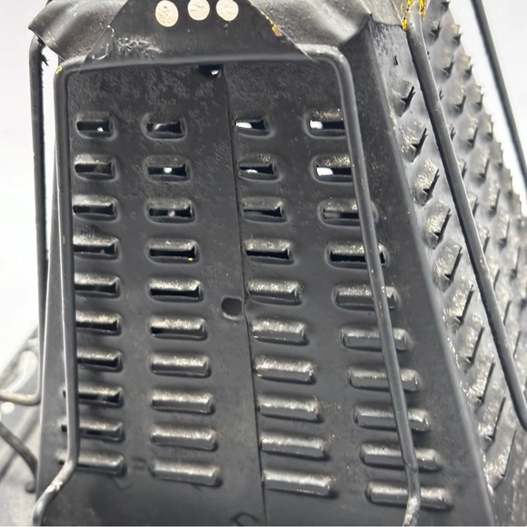Vintage metal stovetop toaster/photo display - Picture 3 of 8